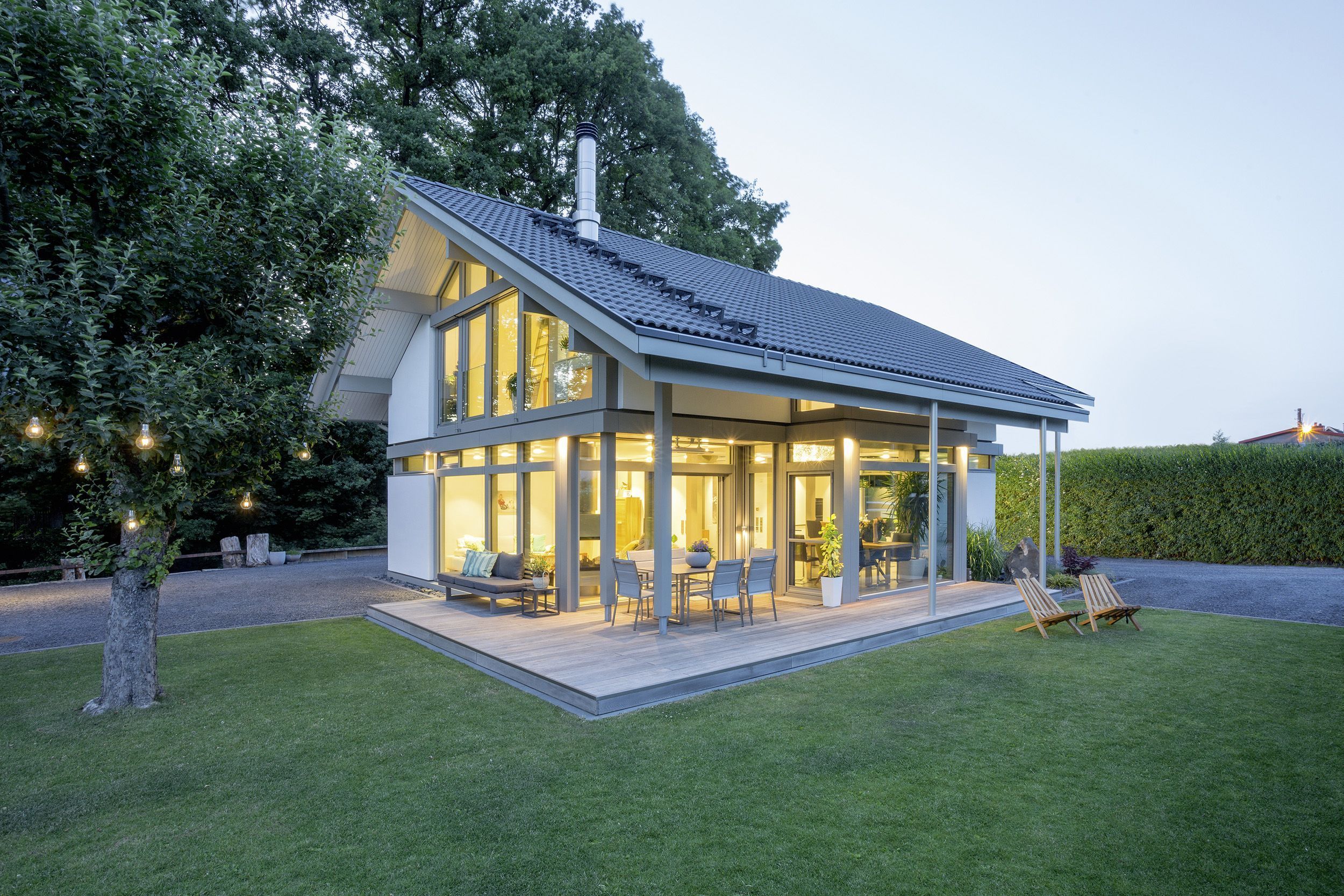Stilvolles Familienhaus mit moderner Architektur Gemütliches Architektenhaus mit großzügiger Terrasse und Garten