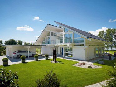 Schönes Architektenhaus mit Garten und moderner Architektur