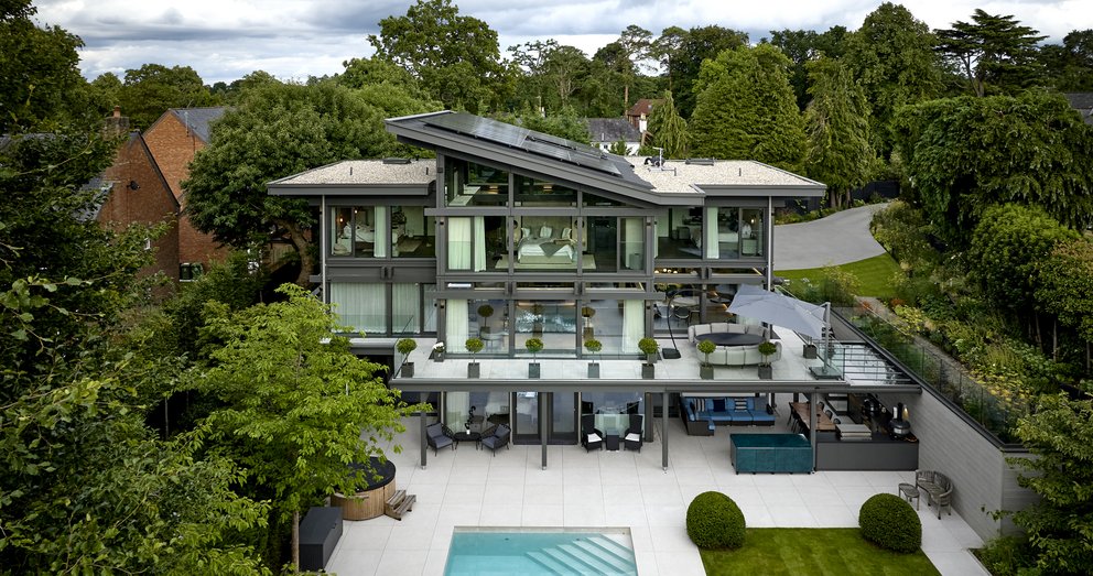 Elegantes HUF Haus mit Pool und gepflegtem Außenbereich