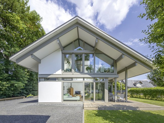 Stilvolles, gemütliches Familienhaus mit großzügigen Fenstern