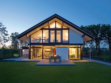 HUF house modum 810 9 Architektenhaus mit großen Fenstern und modernem Design im Garten