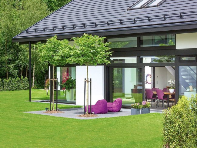 Gemütliches Familienhaus mit modernem Design und Sitzgelegenheit