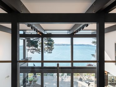 Spektakuläres Fachwerkhaus mit Meerblick Aussicht auf das Meer von einem modernen Fachwerkhaus