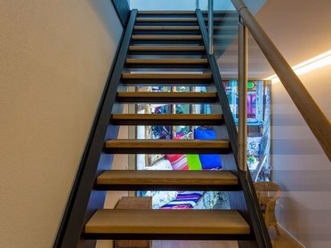 Details einer Innenarchitektur mit Treppe in einem Bürogebäude