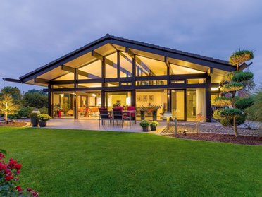 Stufenloser Bungalow mit großzügigem Garten und moderner Architektur