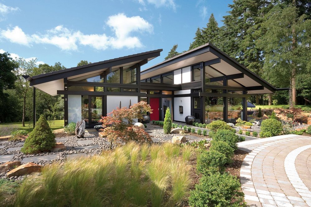 Stilvolles Bungalow mit moderner Architektur und Gartenlandschaft