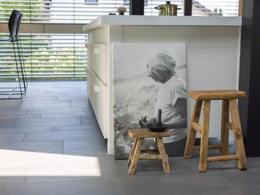 HUF Haus ART 3 mit ausgewählten Möbeln und Accessoires im Innenraum