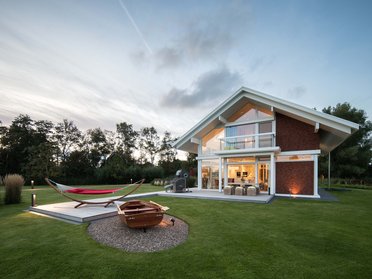 Gemütliches Familienhaus mit moderner Architektur und Garten