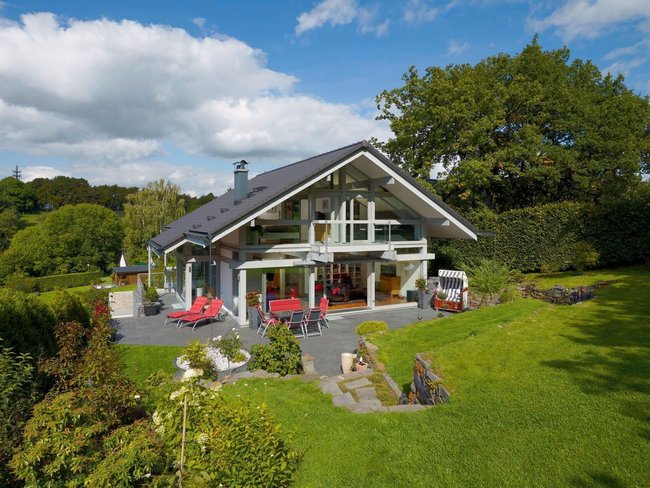 HUF Haus ART 3 grau Fachwerkhaus 32 Familientraum mit offener Bauweise und Gartenlandschaft