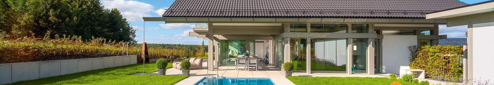 Modernes HUF Haus mit Pool und Landschaftsblick Fachwerkhaus mit Garten, Pool und schönem Ausblick