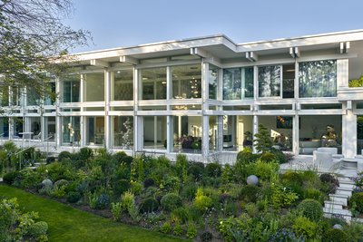 Architektenhaus von HUF mit Glasfassade und schönem Garten