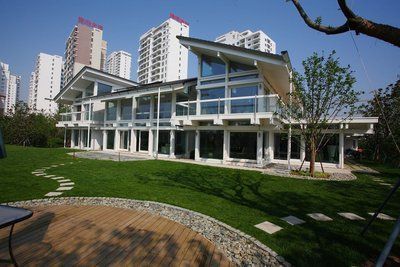 HUF HAUS diventa internazionale HUF HAUS diventa internazionale