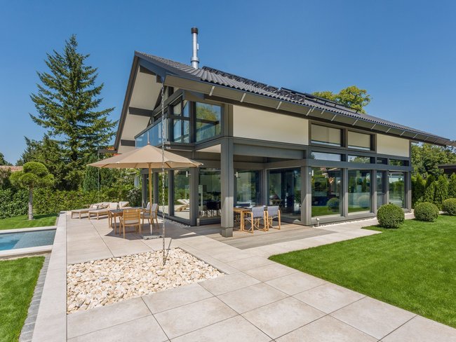 Gemütliches Designhaus mit schönem Garten und Terrassenbereich