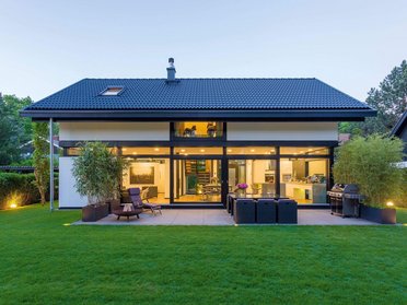 Gemütliches Familienhaus mit modernem Design und Garten