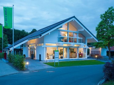 Architektonisch ansprechendes Gebäude in ruhiger Umgebung