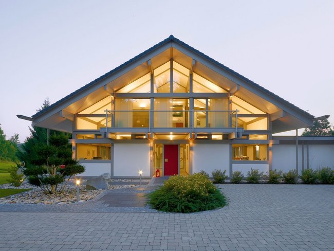Exklusives HUF HAUS in moderner Fachwerkbauweise Energieeffizientes Architektenhaus mit großzügigen Glasflächen und eleganter Ausstattung
