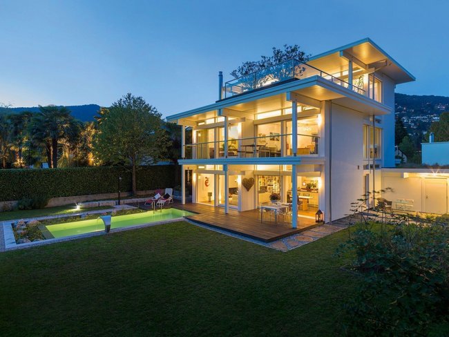 Zeitloses HUF Flachdach Haus mit klaren Linien und eleganter Gestaltung