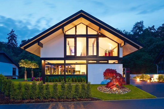 Gemütliches Familienhaus mit modernen architektonischen Elementen