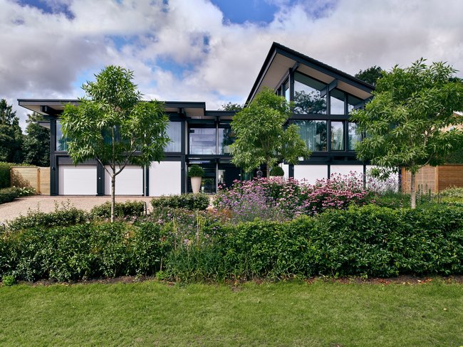Hochwertiges Designhaus von HUF mit Garten und Stellplätzen