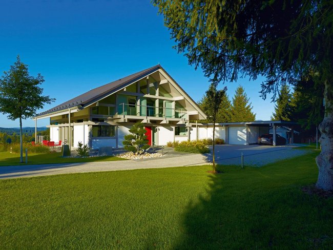 Exklusives HUF HAUS in moderner Fachwerkbauweise Architektenhaus mit großzügigen Glasflächen