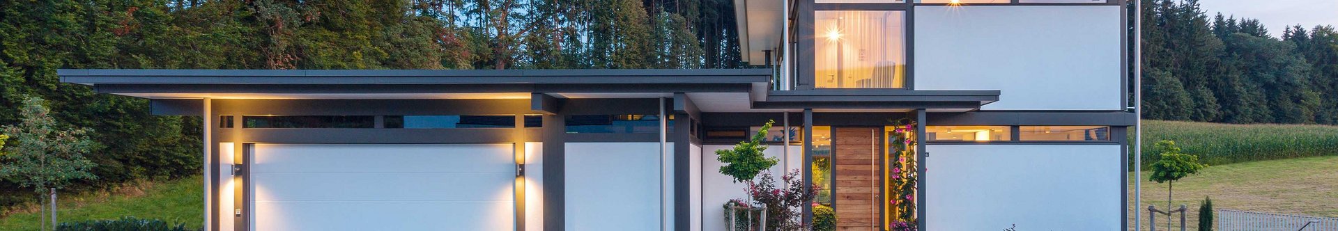 Moderne Architektur in ländlicher Umgebung Ein modernes Haus mit klaren Linien und eindrucksvollem Design.