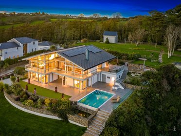Schönes Fachwerkferienhaus mit Garten und Pool in Spanien