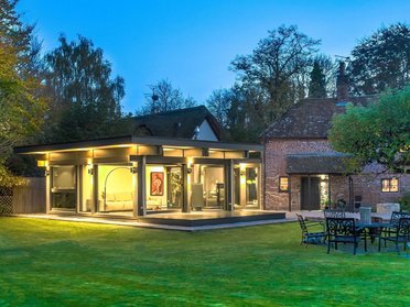 HUF Anbau harmonisch in die Architektur des Hauses integriert
