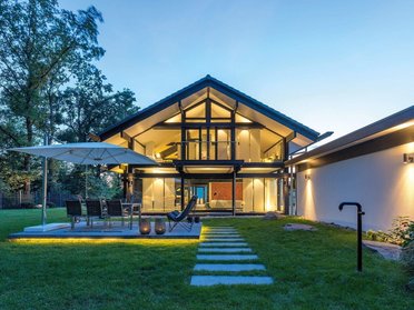 Gemütliches Architektenhaus mit elegantem Interieur und Garten