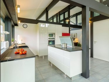 Stufenlose Bungalow-Wohnkonzepte für verschiedene Lebensstile