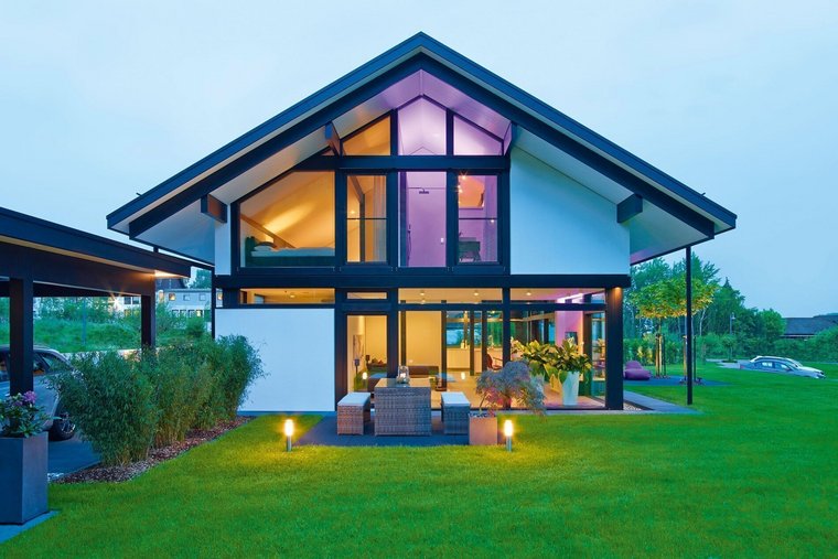 Gemütliches Architektenhaus in stilvollem Design Modernes Familienhaus mit großen Fenstern und ansprechender Architektur