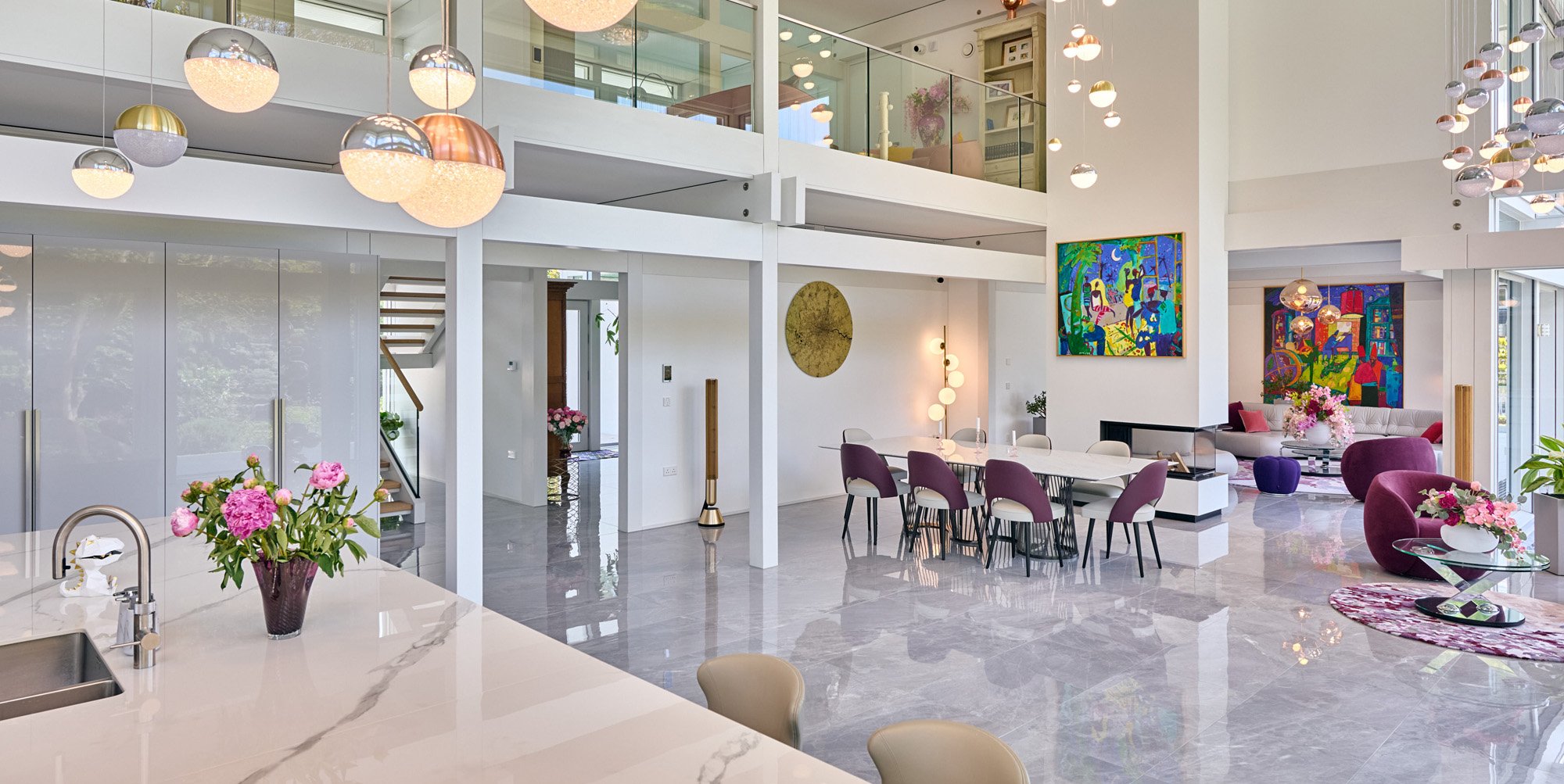 HUF Architektenhaus mit luxuriösem Interieur und großen Fenstern