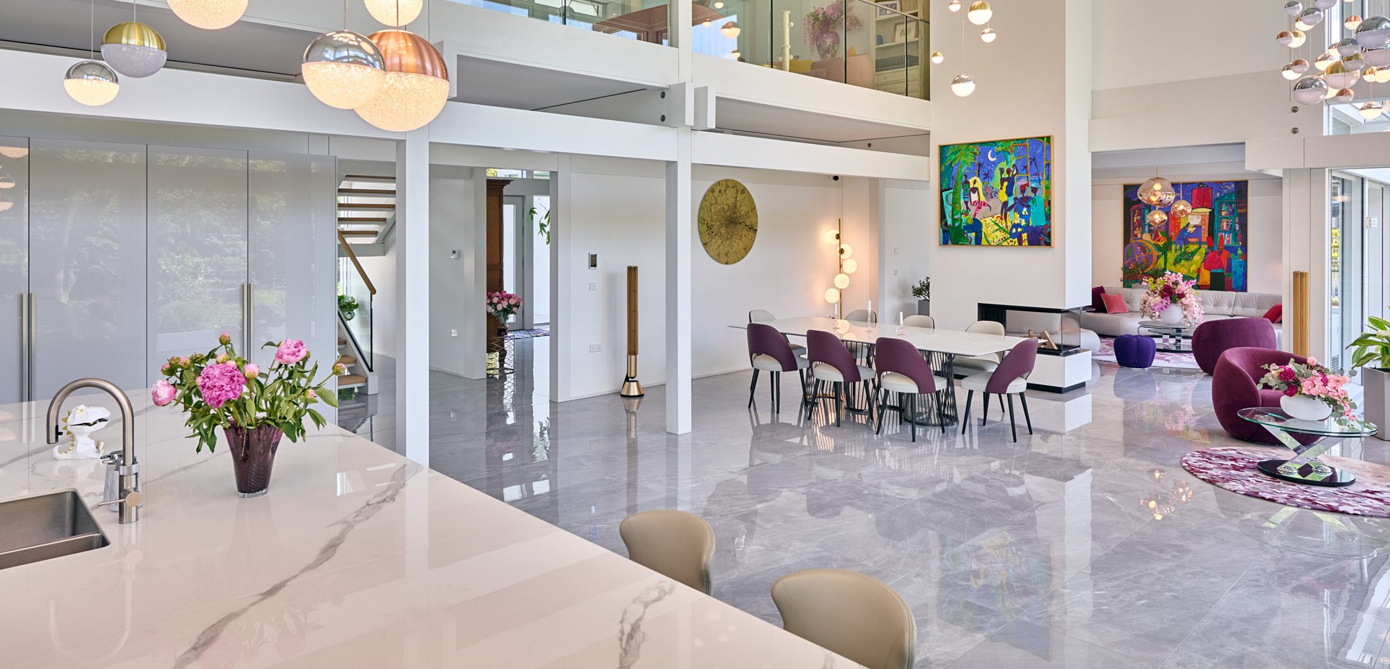 HUF Architektenhaus mit luxuriösem Interieur und großen Fenstern
