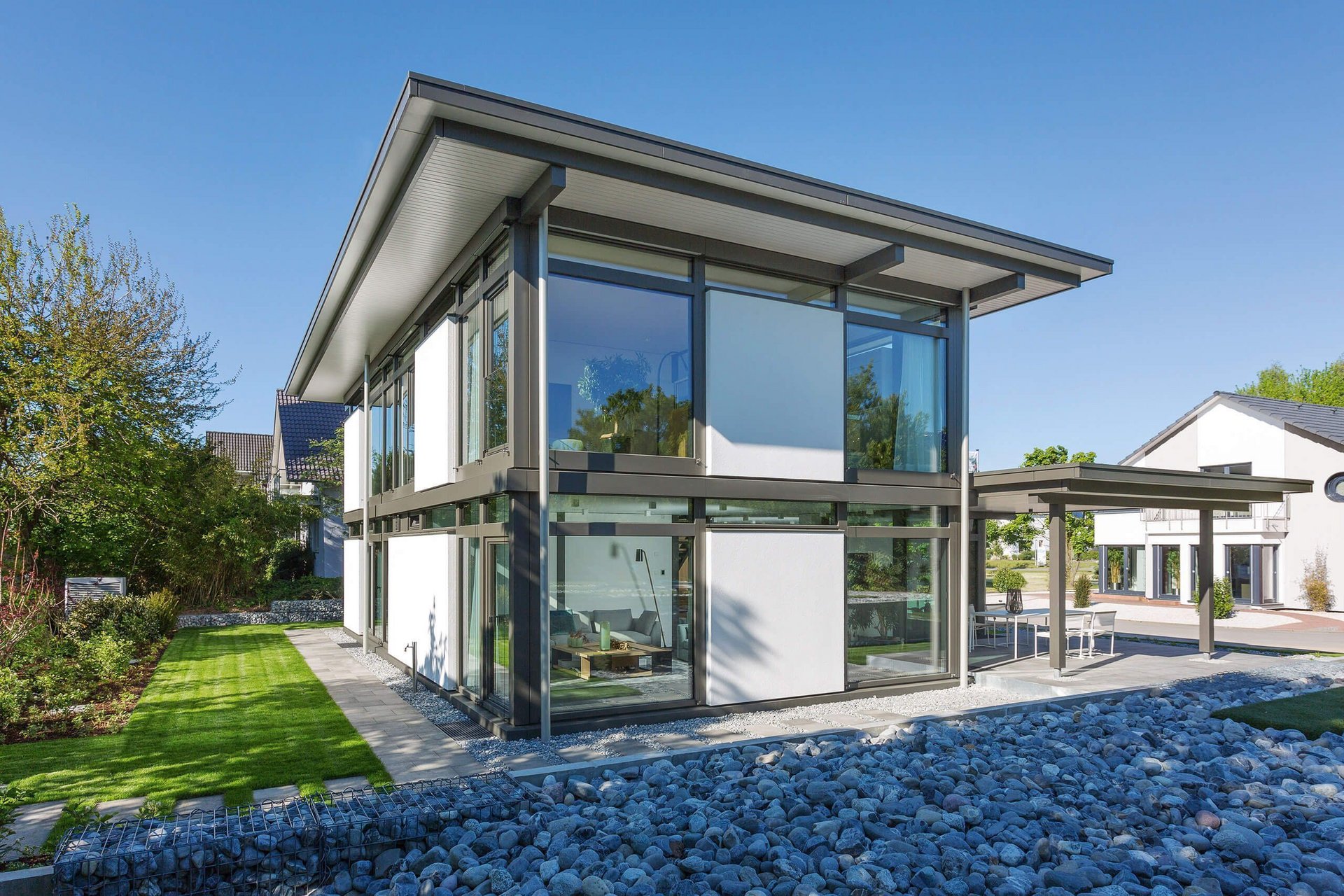 Futuristisches Design eines Wohnhauses mit Garten und Steinen