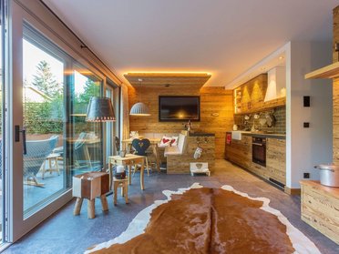 HUF Haus mit Anbau und Poolhaus Modernes Interieur eines HUF Hauses mit Anbau, Poolhaus und Garagenanlage