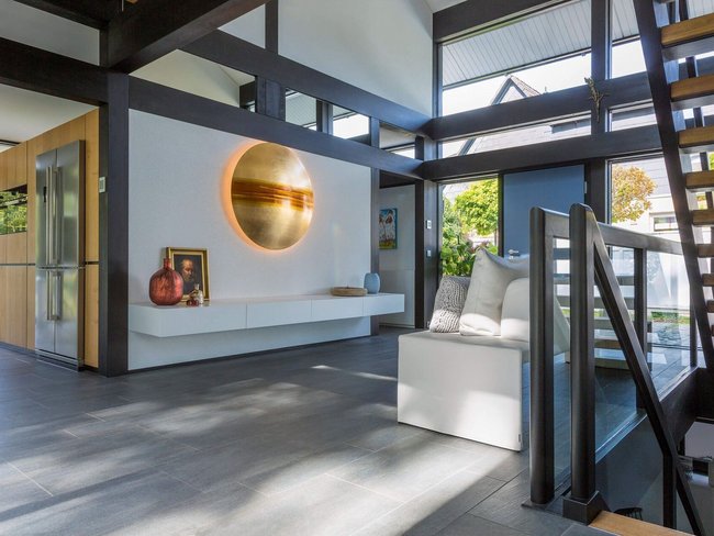 Stilvolles Interieur mit ausgewählten Möbeln und Solitärobjekten im HUF Haus ART 3.