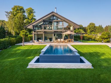 Gemütliches Designhaus mit großem Garten und Swimmingpool