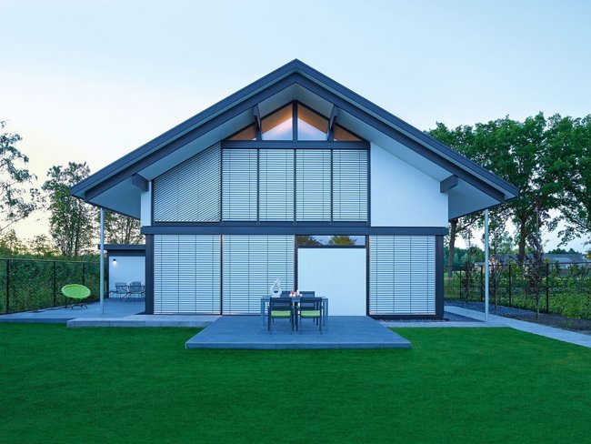 HUF house modum 810 7 Außenansicht eines Architektenhauses mit Garten und Terrasse