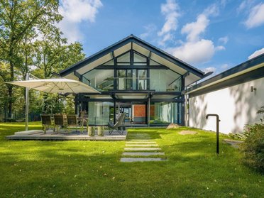 Gemütliches Familienhaus mit markanter Fachwerkarchitektur und elegantem Interieur