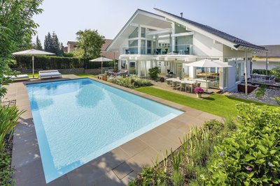 Fachwerk-Villa mit Gartenparadies und Pool Moderne Fachwerk-Villa mit Pool und schönem Gartenbereich