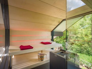 Innenansicht einer Sauna in einem modernen Architektenhaus