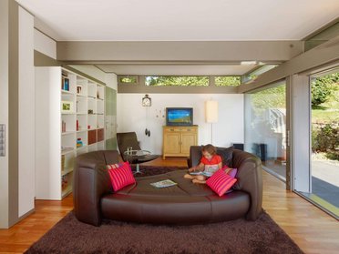 HUF Haus ART 3 grau Fachwerkhaus 8 Familientraum aus Holz und Glas mit offener Bauweise und kindlicher Unterhaltung