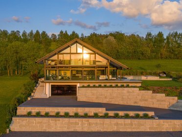 Fachwerk-Architektur vereint Offenheit und zeitloses Design