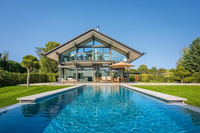 Gemütliches Designhaus mit schönem Garten und Swimmingpool