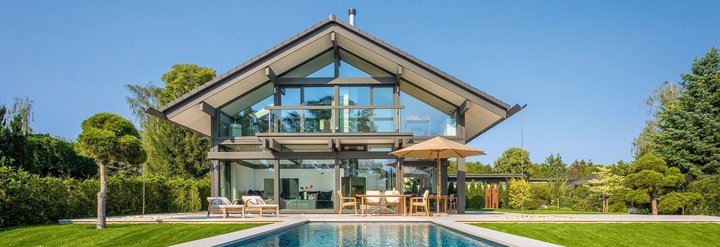 Gemütliches Designhaus mit schönem Garten und Swimmingpool