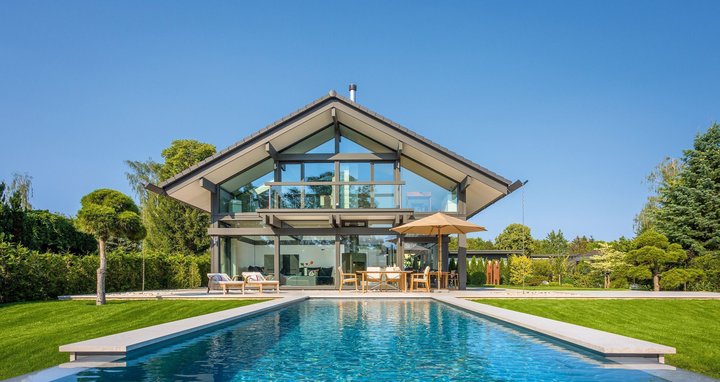 Modernes Architektenhaus mit Garten und Pool Gemütliches Designhaus mit schönem Garten und Swimmingpool