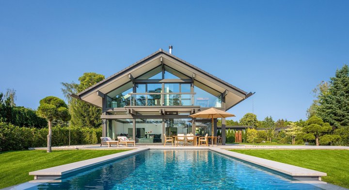 Modernes Architektenhaus mit Garten und Pool Gemütliches Designhaus mit schönem Garten und Swimmingpool