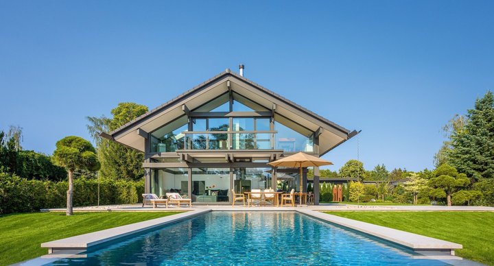 Gemütliches Designhaus mit schönem Garten und Swimmingpool