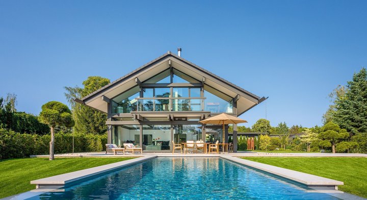 Modernes Architektenhaus mit Garten und Pool Gemütliches Designhaus mit schönem Garten und Swimmingpool