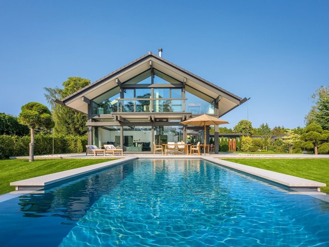 Gemütliches Designhaus mit schönem Garten und Swimmingpool