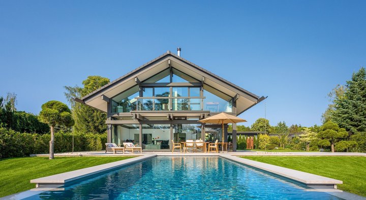 Gemütliches Designhaus mit schönem Garten und Swimmingpool